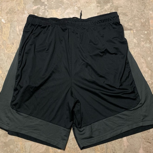 Nike Black Athletic Shorts with Elastic Waistband - Picture 2 of 9